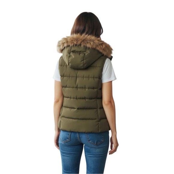 NWT- Women’s Quilted Vest w/Hood-Size L - - Picture 2 of 16